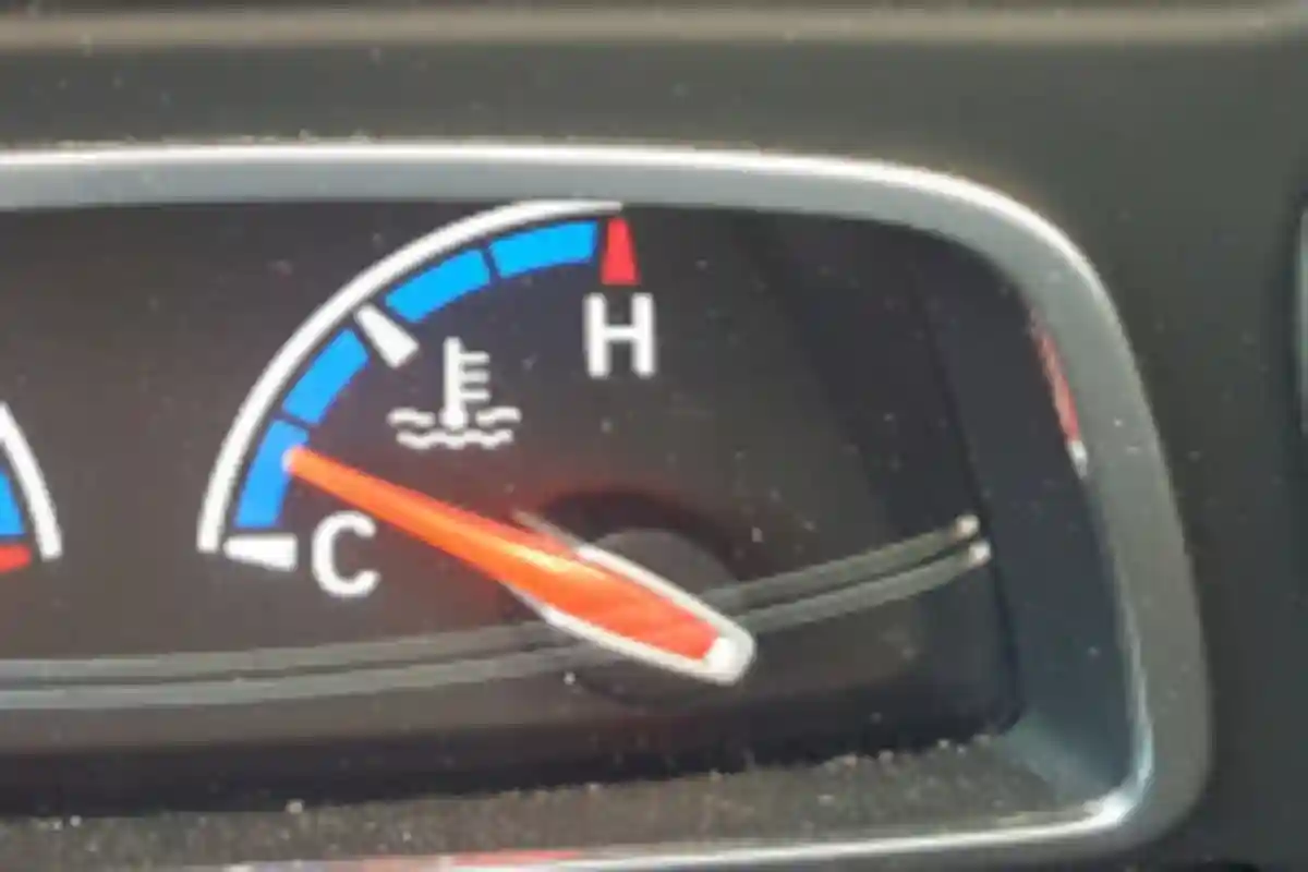 Why My Car Temperature Gauge Drops While Driving? (Solved!)